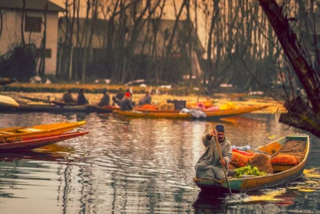 Enchanting Escapes: The Ultimate Kashmir Experience